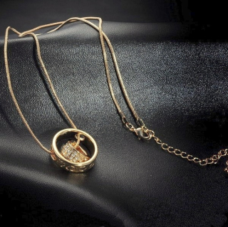 Dámský náhrdelník s krystaly Golden Hearts SWN106