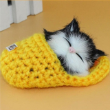 Mňoukající kočička v pantofli žlutooranžová