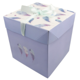 Dárková krabička skládací s mašlí fialová M 16,5x16,5x16,5 cm peříčka