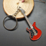 Přívěsek na klíče Kytara červeno-černá